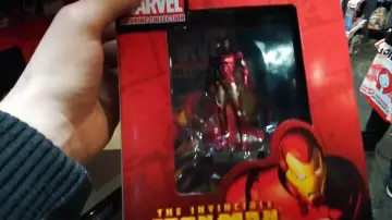 figurine iron man