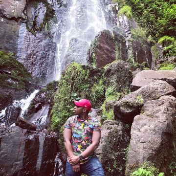 La gorra roja de Sultán en Ny en su cuenta de Instagram