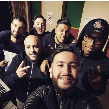 The nike jacket black Sultan on his account Instagram