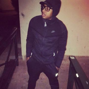 The nike jacket black Sultan on his account Instagram