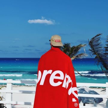 La toalla suprema que lleva el influencer TheHypedKid en su cuenta de instagram