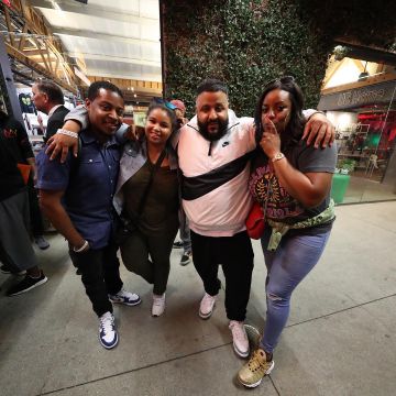 The nike jacket black and white of DJ Khaled on his account Instagram