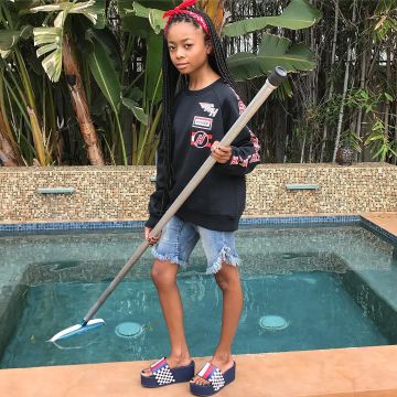 Sweatshirt Team Gigi Hadid | Tommy Hilfigerde Skai Jackson on his account Instagram