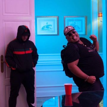 Le T-shirt noir Gucci Logo de Naza sur son compte Instagram