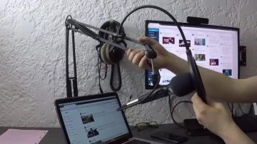 Foxnovo Broadcasting sustainable Studio Microphone Mic Suspension scissor arm boom (black)