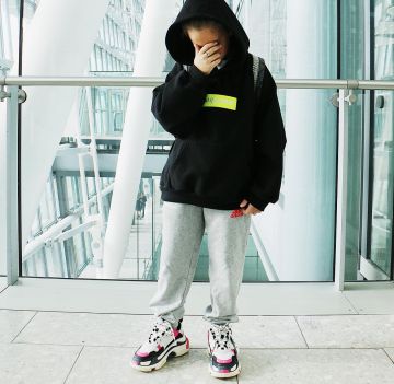 El Balenciaga Triple S rosa que lleva el influencer La Mosca dorada en su Instagram