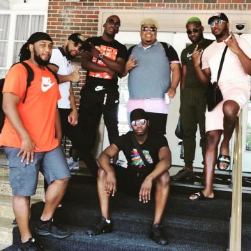 sneakers black Nike Huaraches views on one of the posts Instagram of Naza