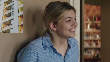 La chemise bleue rayée de Zoé (Louane Emera) dans Les Affamés