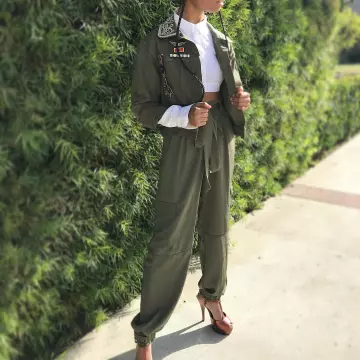 Sandals to platforms, Skai Jackson on his account Instagram (available in color lead)