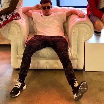 Sneakers Nike Air Presto Hugo Dessioux aka Hugo All Alone sitting on a chair on Instagram