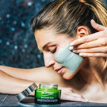 The mask Biotherm Skin Best Wonder Mud of Laury Thilleman on his account Instagram