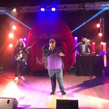 la gorra militar vista en la cuenta de Instagram de Naza