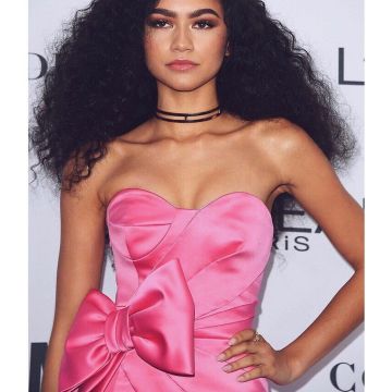 The combination pants pink Zendaya on his account Instagram