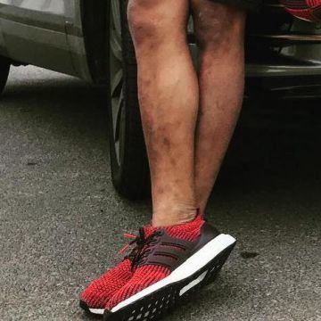 El adidas ultraboost rojo en la cuenta de Instagram de Will Genia