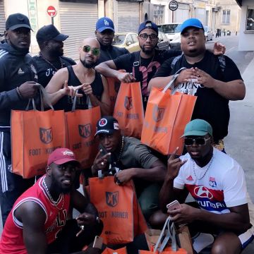 La gorra azul New Era LA de Naza en el lanzamiento de Foot Korner en Instagram