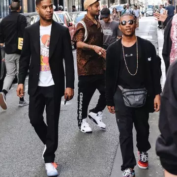 sneakers Nike Converse X Off White worn by Kid Cudi on the account Instagram of Complex