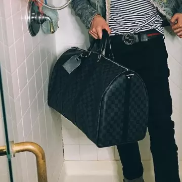 The travel bag checkered Louis Vuitton of Rice on Instagram