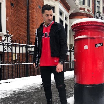 El bolso Supreme SS18 que lleva el influencer Amir Lzn en su Instagram