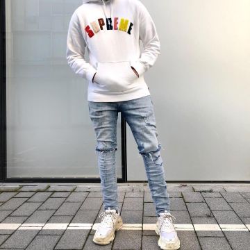 La balenciaga Triple S blanca que luce el influencer Amir Lzn en su Instagram