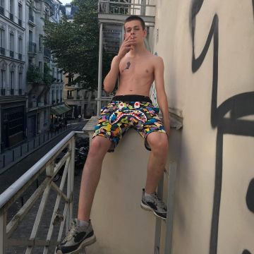 The shorts BAPE on the account instagram of Raphael Dagain