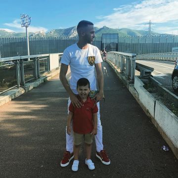 le t-shirt Stonebridge blanc Richar Valentine porté par Naps sur son compte Instagram