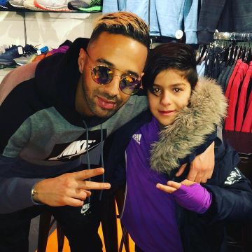 la sudadera morada del Real Madrid del pequeño en la cuenta de Instagram de Naps