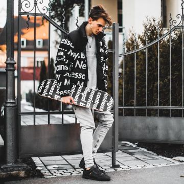 La tabla Skate Supreme IBCA que lleva el influencer Max en su Instagram