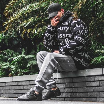 La doudoune noire Nuptse 3 que porte l'influenceur Max sur son Instagram