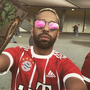 Le maillot Adidas du Bayern de Munich porté par Naps sur son compte Instagram