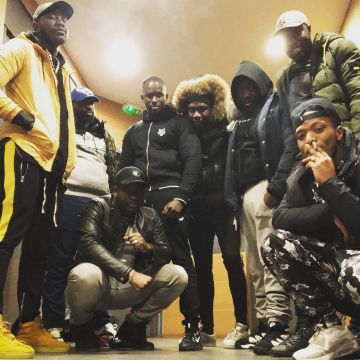 las zapatillas balenciaga grises vistas en el poste de niska