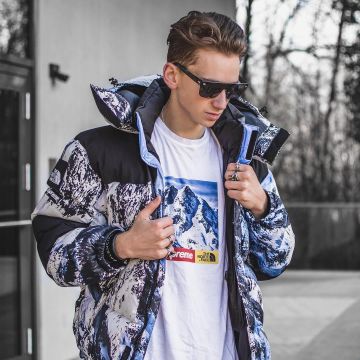 La camiseta de Supreme TNF que lleva el influencer Max "munich_style" en su Instagram