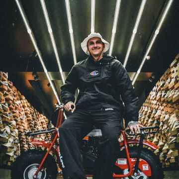 El pantalón negro Supreme x Champion que lució el influencer y youtuber Willy Iffland en su Instagram