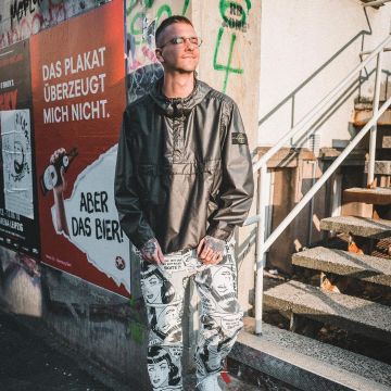 Le manteau Stone Island x Supreme que porte l'influenceur et youtubeur Willy Iffland sur son Instagram
