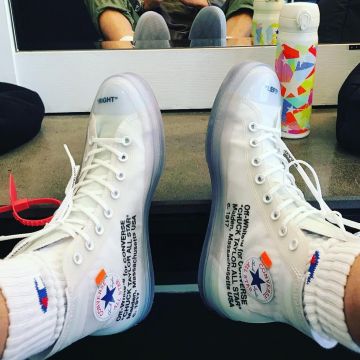 White Converse Chuck Taylor en la cuenta de Instagram de @yilee007123