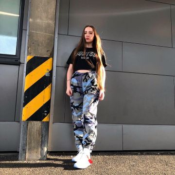 El par de Nike x Off White Converse Chuck Taylor Virgil Abloh Los 10 Diez que Chelsea Dawna lleva en su Post Insragram