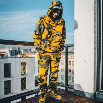 The Vans Old Skool x TNF yellow door the influencer and youtubeur Willy Iffland on his Instagram