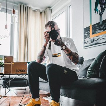 Le t-shirt blanc Supreme que porte l'influenceur et youtubeur Willy Iffland sur son Instagram