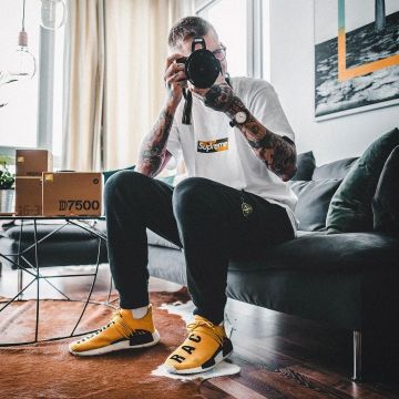 Les Adidas Human Race yellow que porte l'influenceur et youtubeur Willy Iffland sur son Instagram