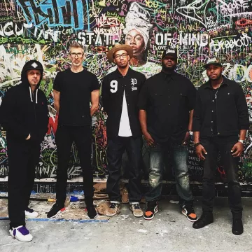 Air Jordan 1 Retro naranja de Clark Kent en su cuenta de Instagram