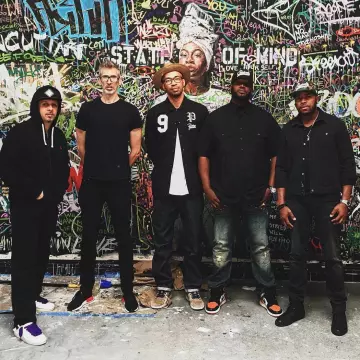 Air Jordan 1 Retro naranja de Clark Kent en su cuenta de Instagram