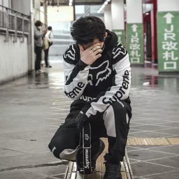 Las gafas oscuras Supreme que lleva el influencer japonés Ballin Jp en su Instagram