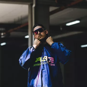 Les lunettes Palace Oakley que porte l'influenceur Mux Jasper sur son Instagram