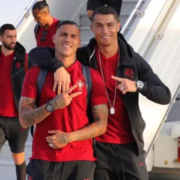 Le pantalon de survêtement de l'équipe du Portugal de Cristiano Ronaldo sur son compte Instagram