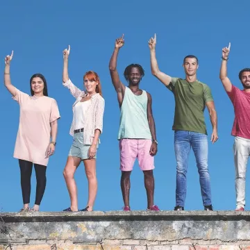 The Nike t-shirt khaki Cristiano Ronaldo on his post Instagram