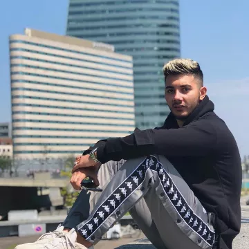 The tracksuit bottoms grey Kappa that door So_style on his account Instagram