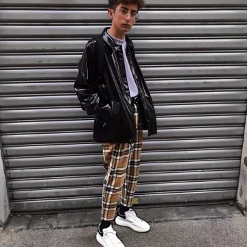 Zapatillas blancas Alexander McQueen usadas por Lythan Cottaz en Instagram