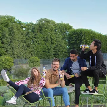 The polo Le Coq Sportif brown on the account Instagram @leopask