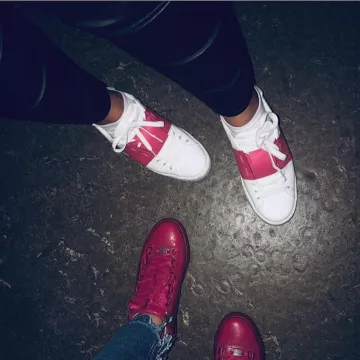 Las zapatillas rojas Balenciaga Arena vistas en la cuenta de Instagram de Wiss K7