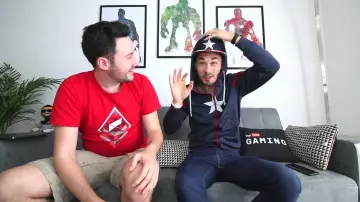 Cap Captain America in the youtube video we offer gifts geeks of Adri Geek