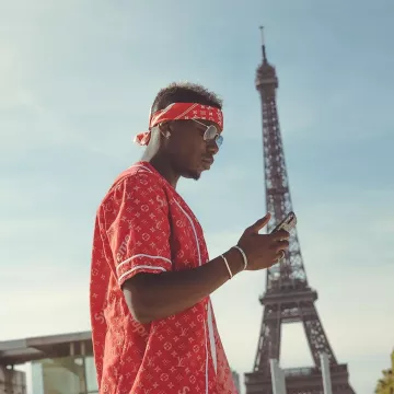 geni Utroskab svømme The red bandana, Supreme X Louis Vuitton of Paul Pogba in front of the  Eiffel Tower on Instagram | Spotern